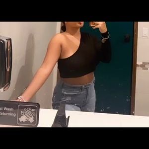 One should Black Top